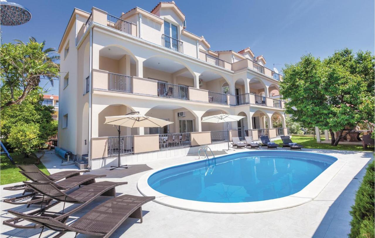 Lovely Apartment In Kastel Stafilic With Jacuzzi Kaštela Extérieur photo