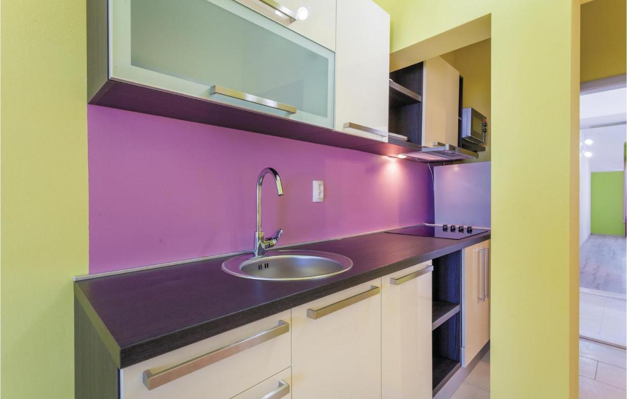 Lovely Apartment In Kastel Stafilic With Jacuzzi Kaštela Extérieur photo