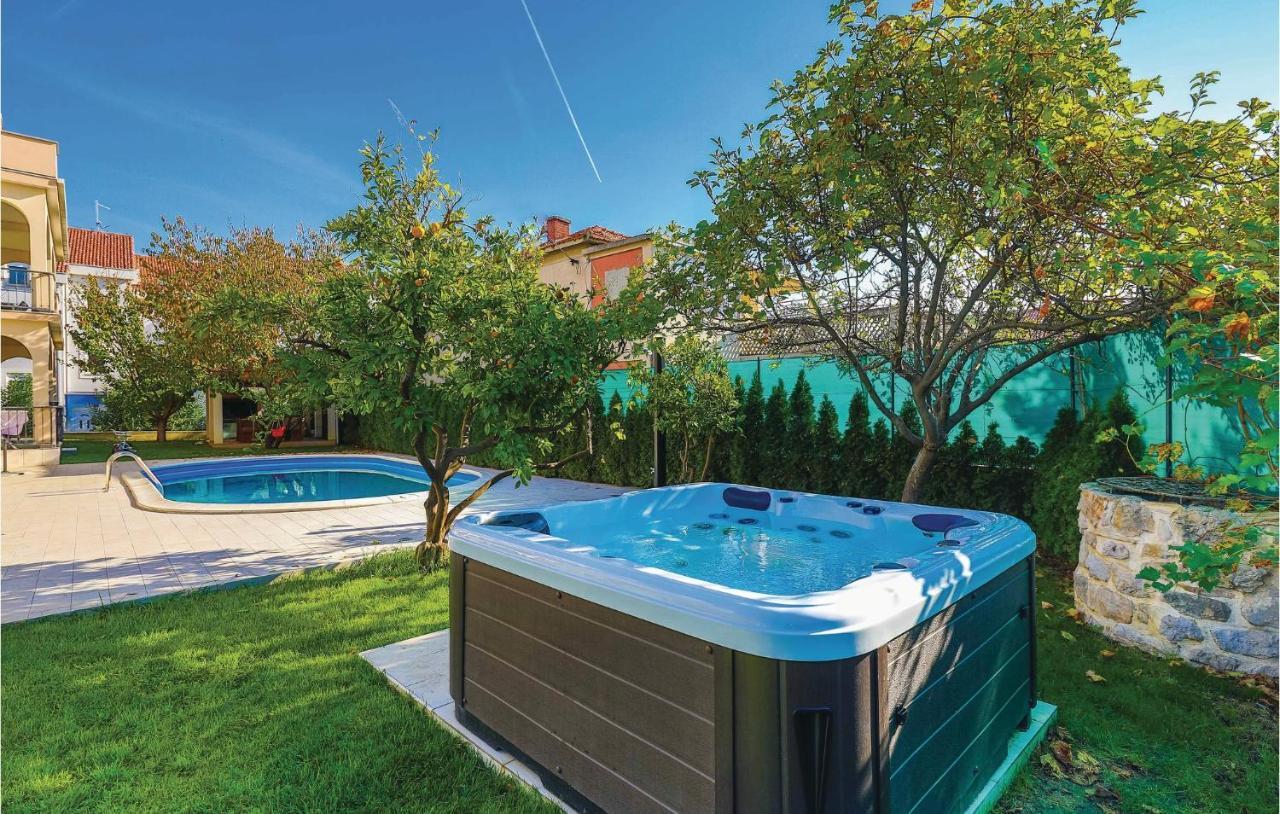 Lovely Apartment In Kastel Stafilic With Jacuzzi Kaštela Extérieur photo