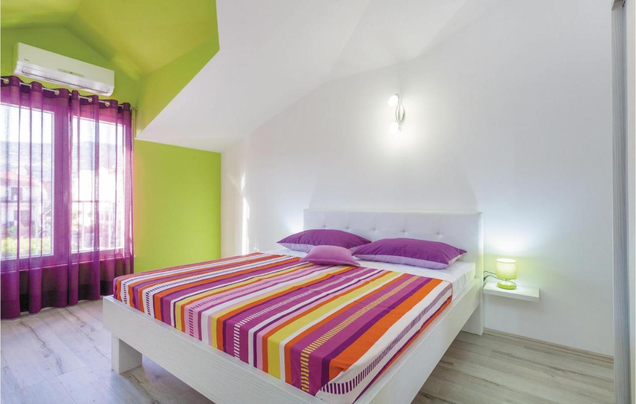 Lovely Apartment In Kastel Stafilic With Jacuzzi Kaštela Extérieur photo