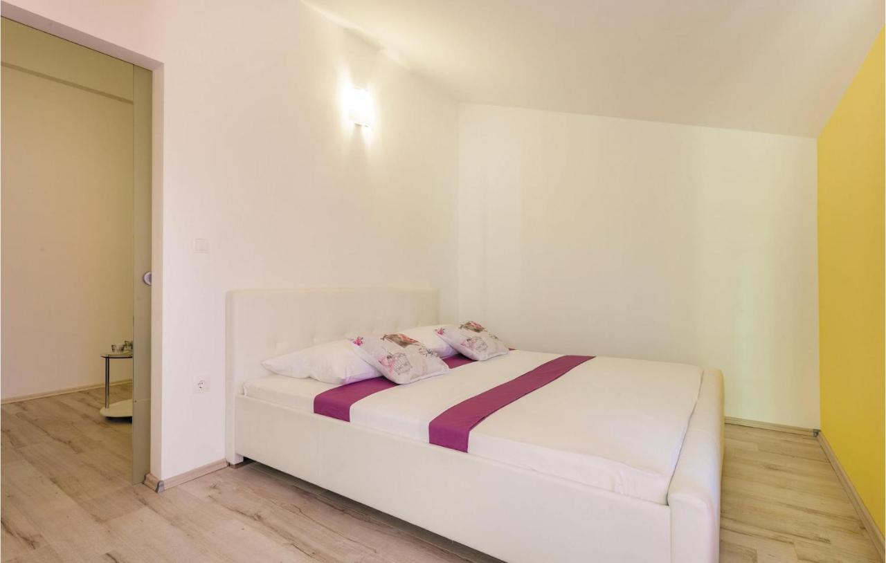 Lovely Apartment In Kastel Stafilic With Jacuzzi Kaštela Extérieur photo